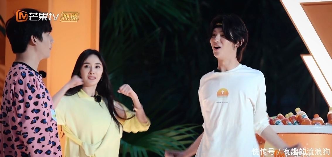  黄明昊|节目组宣布魏大勋等三人缺席，仅给邓伦黄明昊特写，背后原因很暖