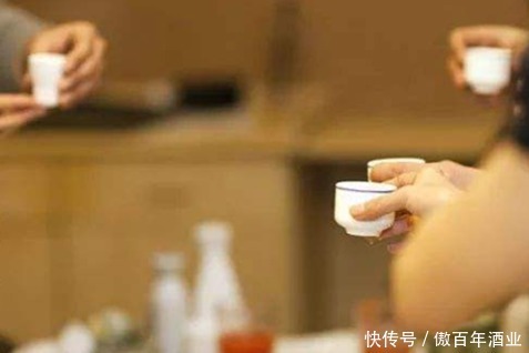 会友|喝酒须知的五大酒桌礼仪,以酒会友,一切酣畅尽在不言中!