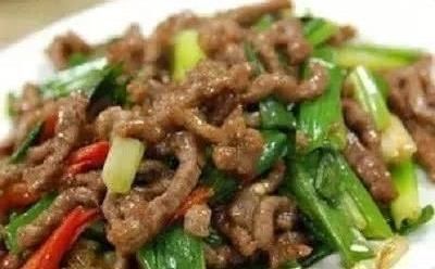香芹|美食推荐葱爆牛肉,香芹炒木耳,燕麦脆皮香蕉的做法