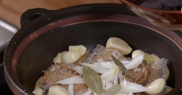 在家|教你在家做酥焖带鱼,外酥里嫩,快来尝尝吧