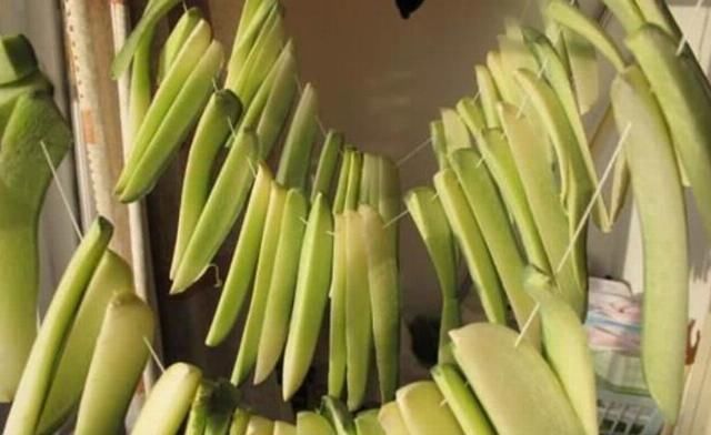 炖着|农村的这些蔬菜可以晒干了,留着冬天炖着吃,你吃过有哪些