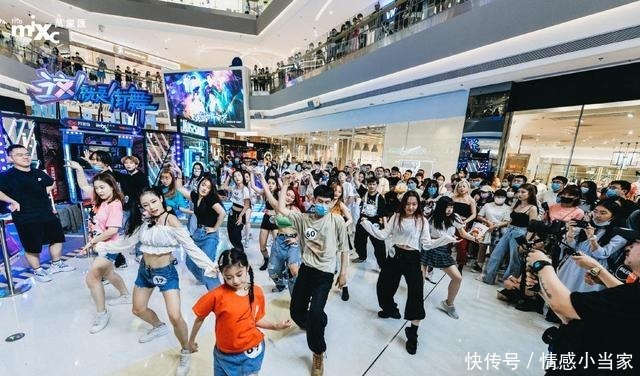 几位队长|《街舞3》王一博张艺兴C位之争,但谁注意黄渤换位子的良苦用心