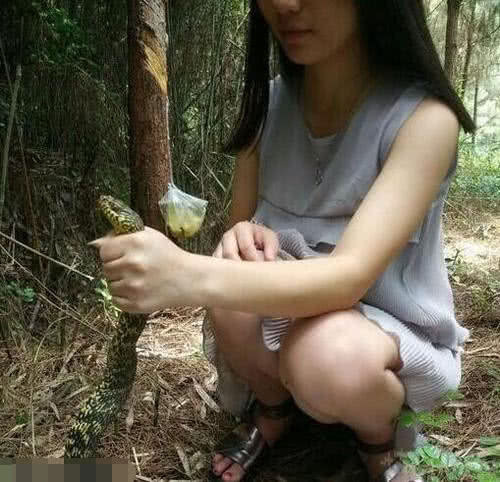 男人|爆笑段子:有一天喝多了,看到身边一个男人抽烟弹烟