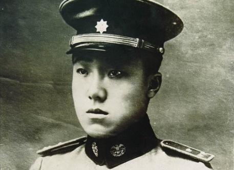 姜婉贞|原配生病,劝他纳两个丫鬟为妾,晚年本想合葬,最终二人各葬一处