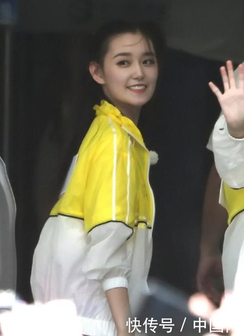曝光|蒋依依录制跑男,失去精修的生图被曝光,是19岁最真实的样子