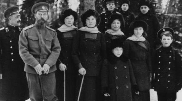 处决|俄罗斯末代沙皇被灭门,一家七口被秘密处决尸体被销毁