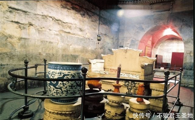 在位|明朝最后一位明君，在位48年，前10年是人，后38年是“鬼”