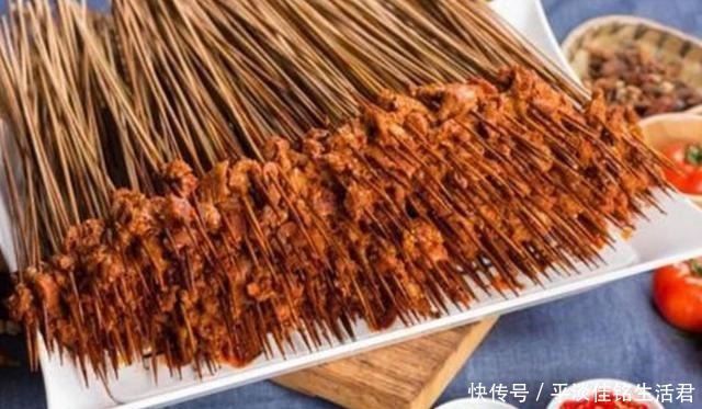 串串|花200元买500根羊肉串,小伙辛苦取下肉,称重之后真是坑!