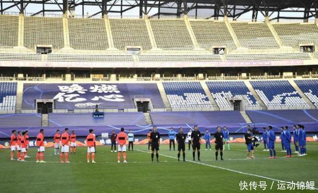  揭幕战|饮水思源！中超开幕式兑现暖心承诺，场上球员集体向抗疫英雄致敬