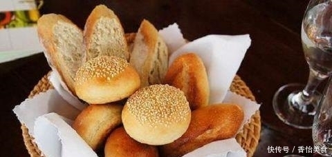 面包|吃牛排时会先送上一盘面包 很多人不懂而闹了笑话