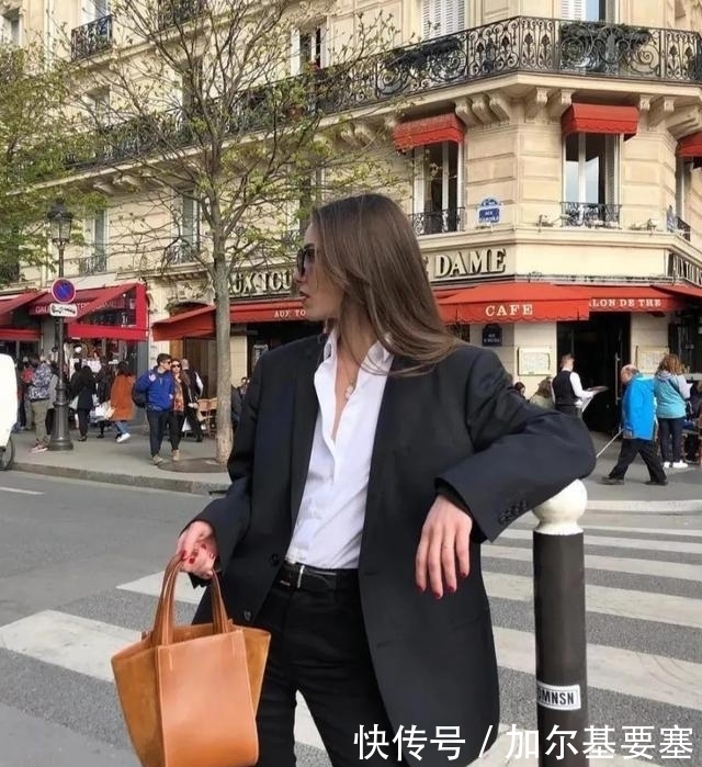 款作|女人早秋穿西装越大越好，巧用基础款作内搭，穿出帅气时髦感