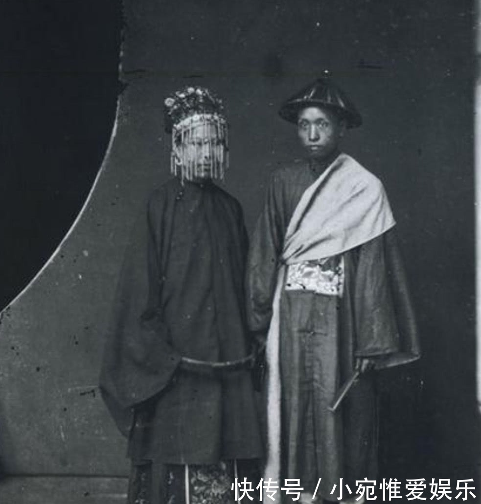 时期|为什么我们看清朝时期的结婚照，总感觉新人目光呆滞？
