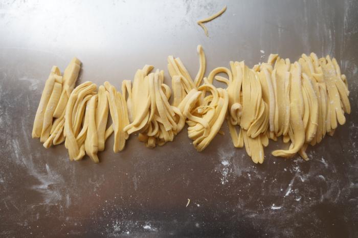 不用|面条新做法,不加水不用面条机,劲道爽滑,比买的好吃多了