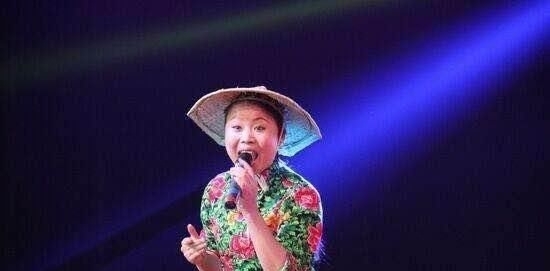 大道|草帽姐徐桂花,从《星光大道》走红后欺骗众人,如今被万人唾骂