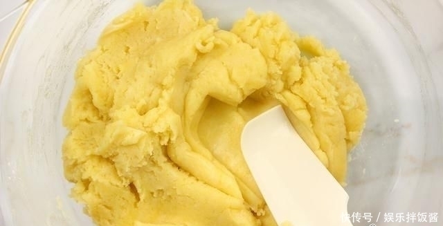 自制|自制甜点香草味泡芙,按步制作比蛋糕简单,零失误操作轻松完成