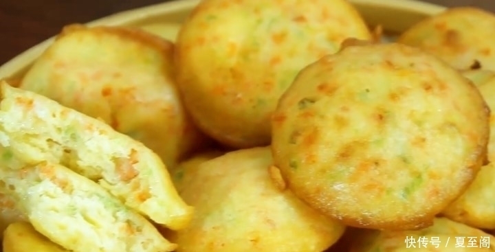 勺子|1碗面粉1个鸡蛋，教你早餐新做法，手没碰面就做好，比油条还好吃