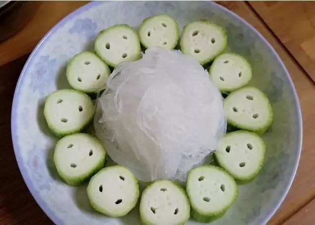  丝瓜|丝瓜非常好吃的做法，不用炒不做汤，好吃又下饭