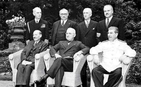 波茨坦公告|日本投降前夕，狂热军官发动兵谏，失败后皇宫变为“屠宰场”