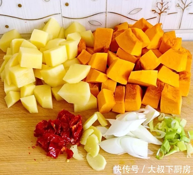 土豆|秋天到,南瓜俏!大叔教你南瓜炖土豆,香糯绵软,简单易学,好吃