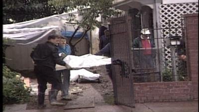 改造|真人秀盯上凶宅大改造!清洗陈年血迹,撬开躺过死尸的地板…