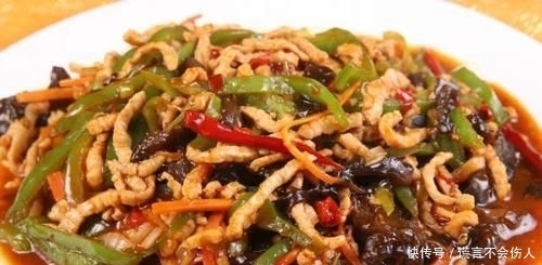 挑去|美食密码!老外吃“鱼香肉丝”,挑来挑去没找到鱼,网友:去买个老婆饼吧!