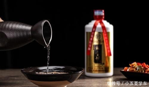 香气|将酒瓶子倒过来,白酒好坏一目了然,行家就用这招