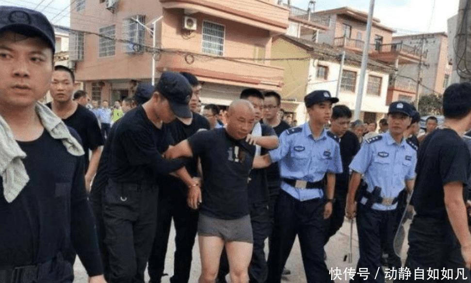 抓捕|警方抓捕曾春亮的时候，为什么要扒掉他的裤子？
