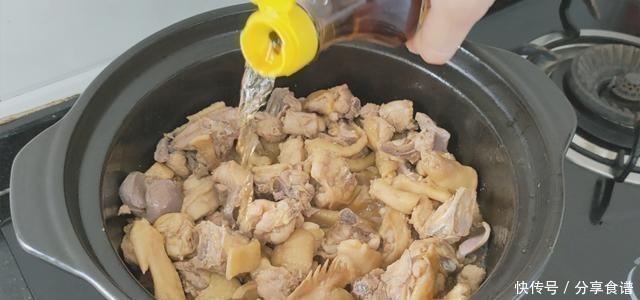  不炸|看看客家人怎么吃，不煎不炸，出锅3斤鸡肉加1斤花甲带汁吃光光