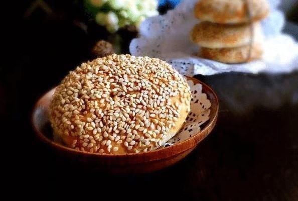 不用|想吃烧饼不用买,1碗面粉1碗酱,酥软咸香层次多,一顿10个不够吃