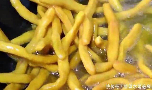 咬一口|南瓜别炒了,做成麻花,浓浓南瓜香,咬一口嘎嘣脆,小时候的味道