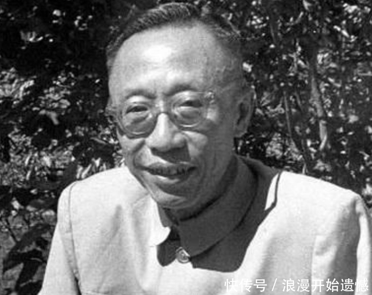 挂错|老人逛故宫说: 挂错照片了! 专家: 不懂装懂, 老人: 这是我爹