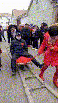 慢点|搞笑GIF:鸡:狗兄弟,能不能开慢点