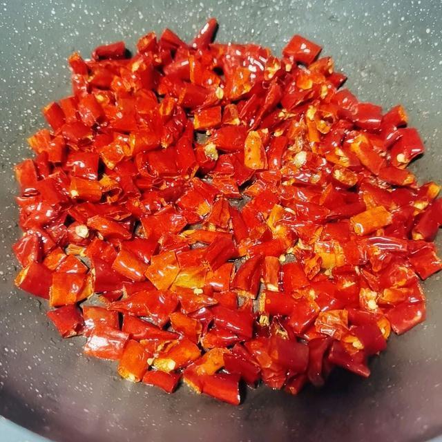 辣椒|外面只有辣椒没有肉,一盘要28,自己在家做,肉多到吃不了