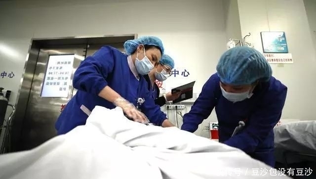 小林|27岁女子,突发猝死,身体出现1肿、2紫、3多,去查查心脏