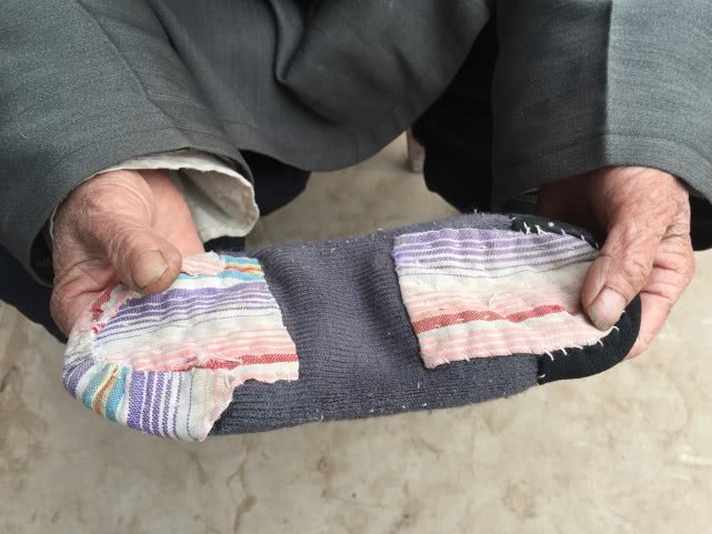 老人|今年92岁,全村最长寿老人,一双袜子穿20年,爱说爱笑从不记仇