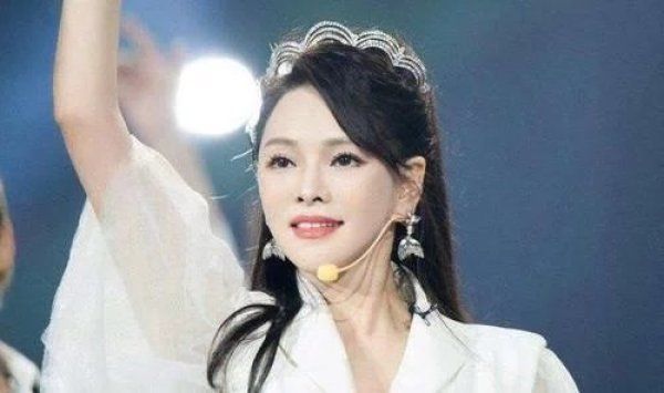 最让人|《浪姐》最让人失望的,不是金莎掉了扇子,而是全程散漫的她