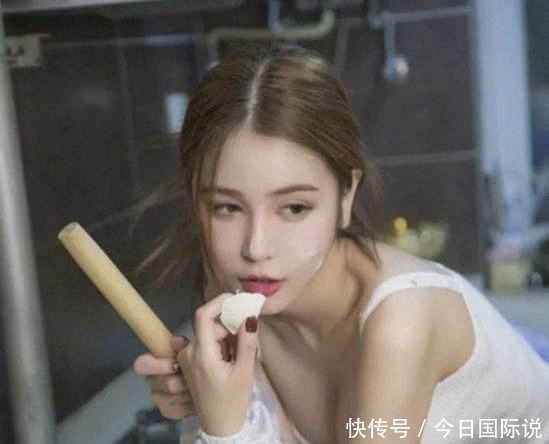 餐馆|外国女生在中国餐馆,一口气点2份饺子,100块结账被老板叫住