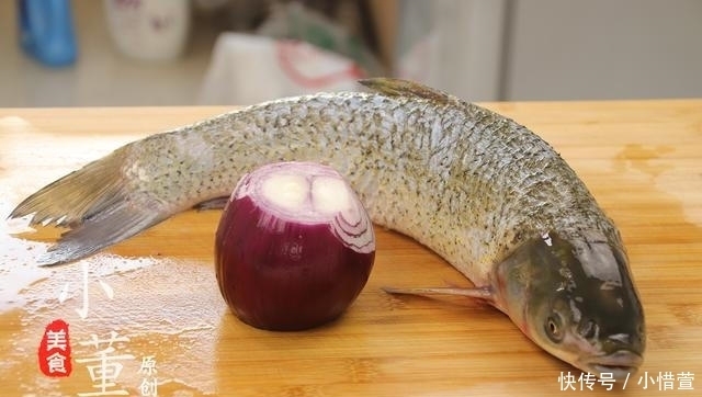 好吃|草鱼好吃的做法,不煎不炸,做法简单一看就会,鱼肉鲜嫩不腥