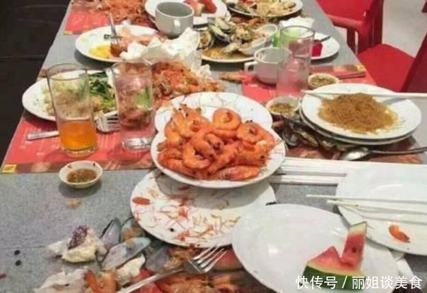 举动|大妈自助餐“疯狂”抢虾,老板没说什么,但一个举动惹怒老板!