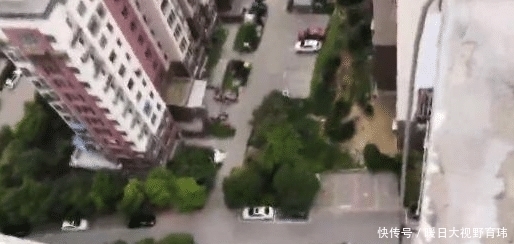  至23层外平|13岁男孩从24楼跳到23楼捡球，然后……上不来了……