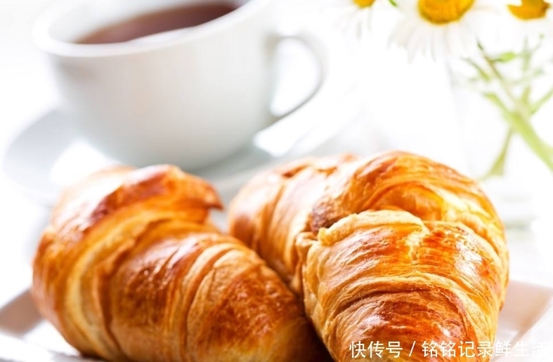 鸡蛋面包|爱吃面包的人,买时尽量避开这几种,老板一瞧就知道是内行人