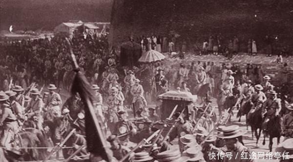 还原|罕见照片还原清末社会,蒙古王爷出行大排场,富家子弟骑马戴墨镜