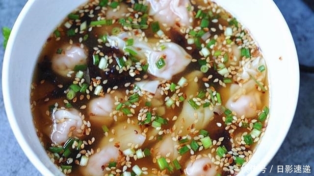 秋天|馄饨汤这么调，简单好味道，几种调料，开水一冲，比骨头汤还鲜！