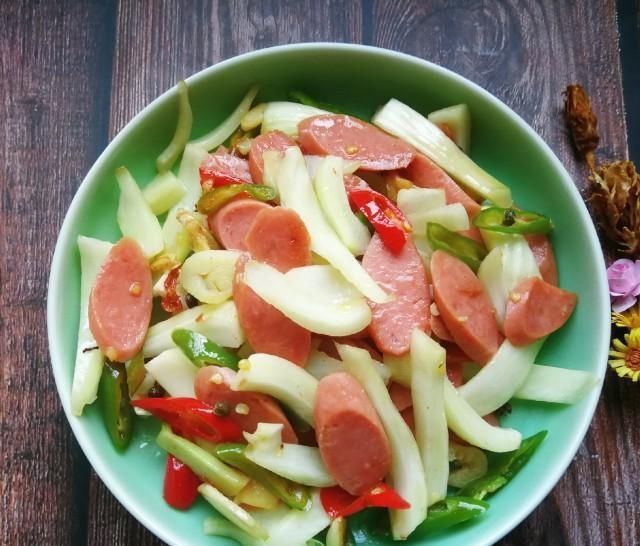 味儿|茴香球炒火腿肠,淡淡的茴香味儿,颇有点西芹的口感,味道好极了