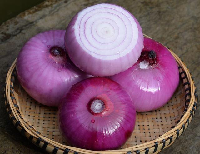  紫色|同样是洋葱，“紫色”和“白色”有啥区别？知道后别再买错了