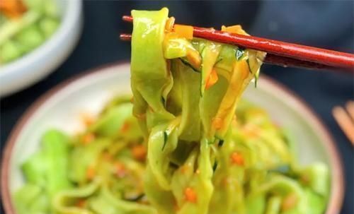  汤汁|黄瓜新吃法，不腌不炒不凉拌，入口劲道嫩滑，连汤汁都不剩