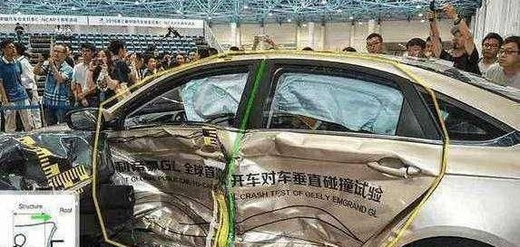 系车|日系车真的“保命不保车”一场车祸见分晓,谁敢不服