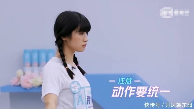  动作|虞书欣多招人喜欢段小薇与她同样动作不规范，Lisa态度截然不同