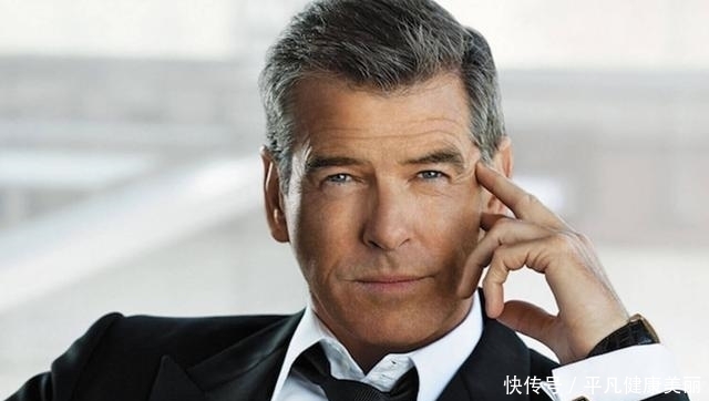 挚友|因新冠去世,67岁皮尔斯布鲁斯南失去45年挚友,提醒人们仍在战斗