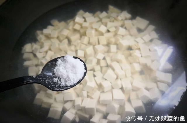 小葱拌豆腐|这是农村最接地气的一道菜,也是父亲一生最爱的下酒菜,如今少见